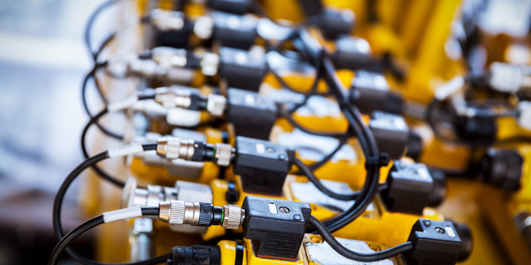 Electricistas Industriales · Instaladores Alta / Baja Tensión en València · Instalación de tableros eléctricos, transformadores y generadores